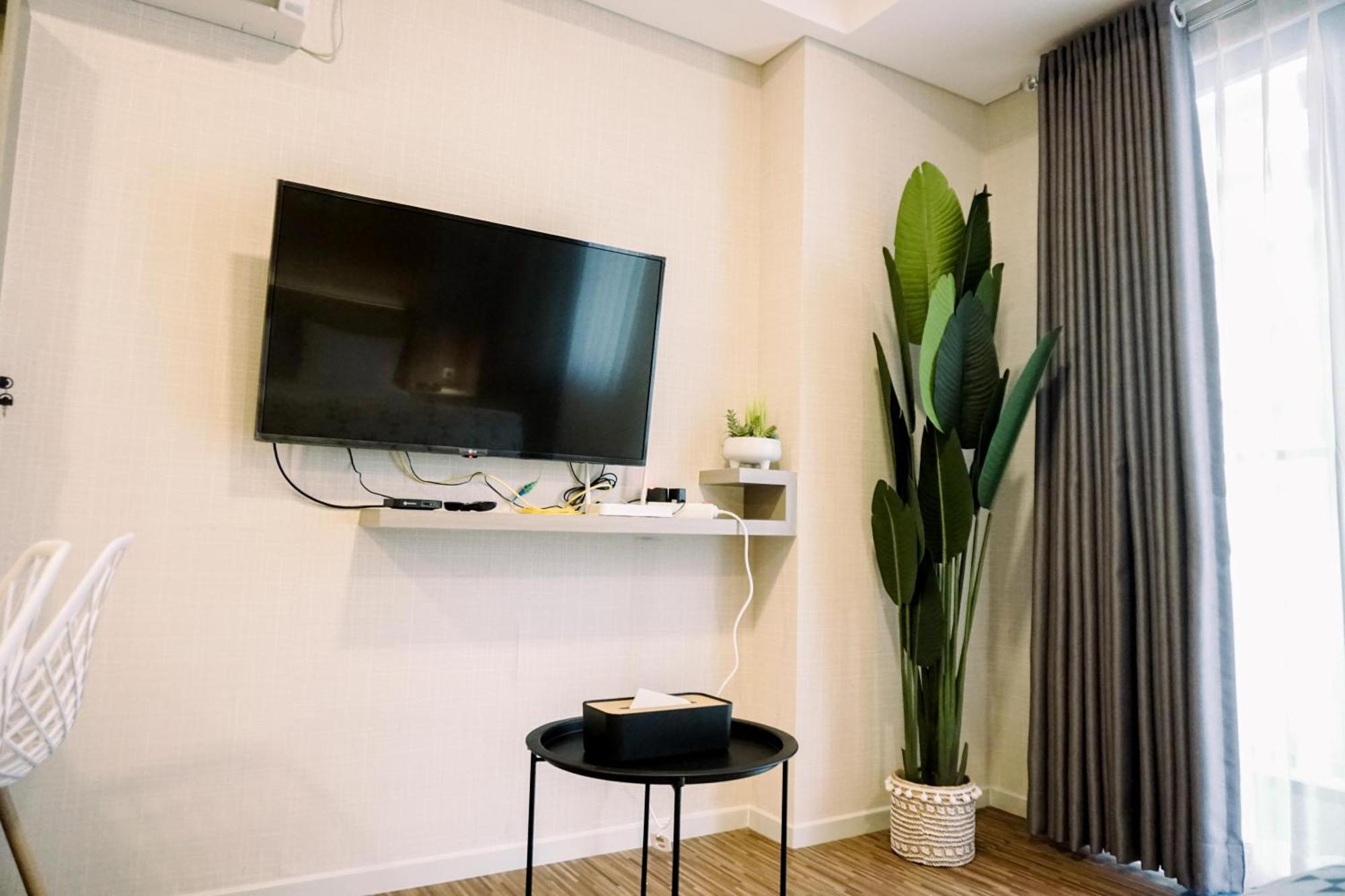 Homey And Cozy Daan Mogot By Travelio * Jakarta